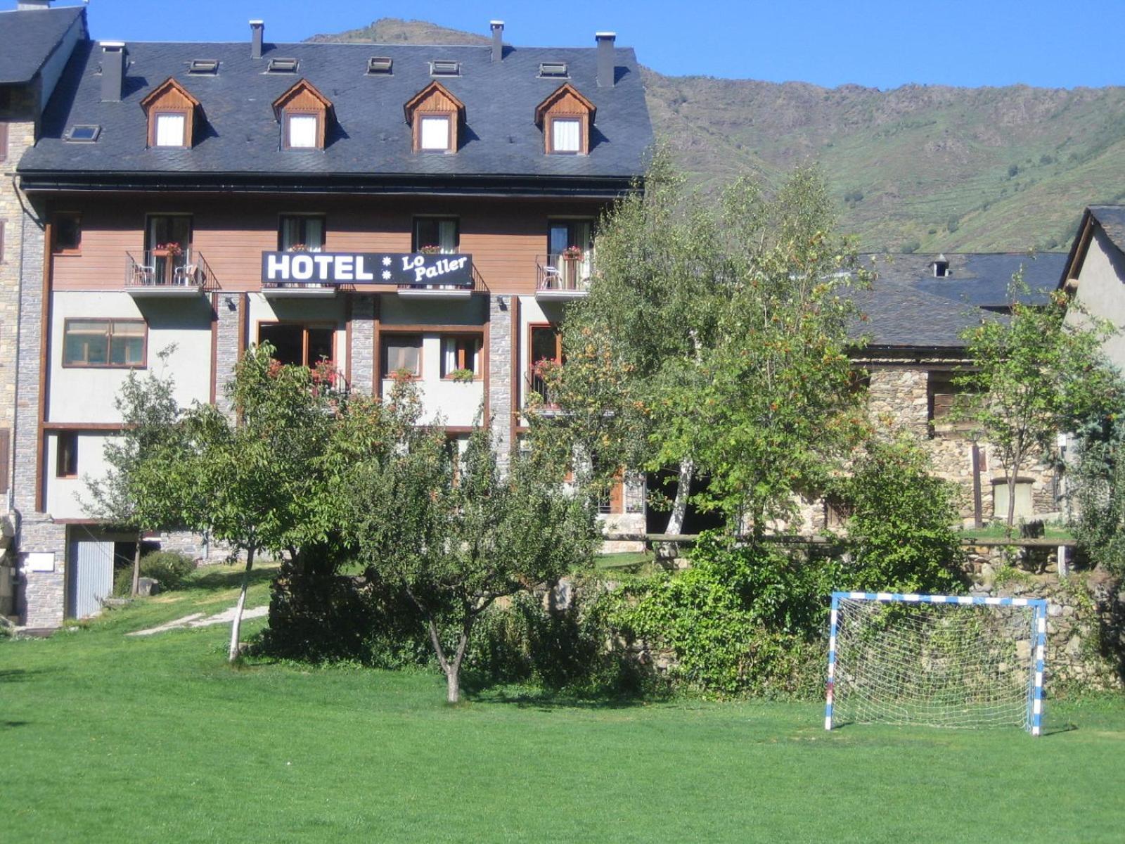 Hotel Lo Paller Valencia D'Aneu Exteriör bild