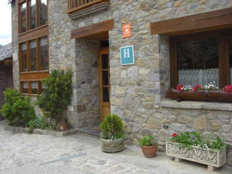 Hotel Lo Paller Valencia D'Aneu Exteriör bild
